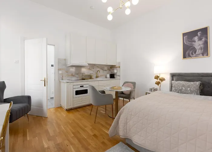 Klidny A Stylovy Apartman U Vaclavskeho Namesti